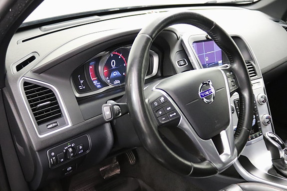 Volvo XC60 13 of 30