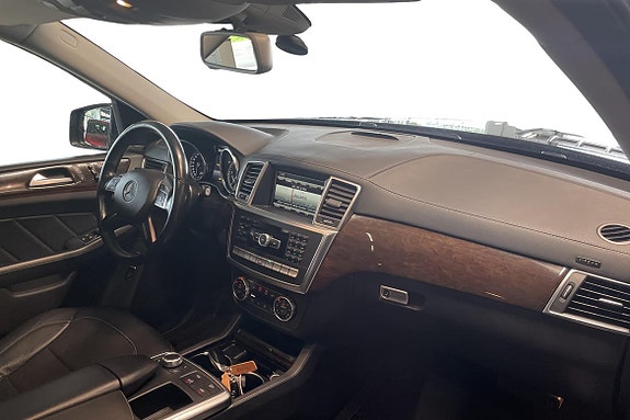 Mercedes-Benz GL350 8 of 24