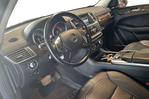 Mercedes-Benz GL350 11 of 24