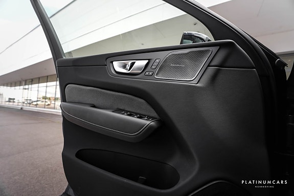 Volvo XC60 15 of 19
