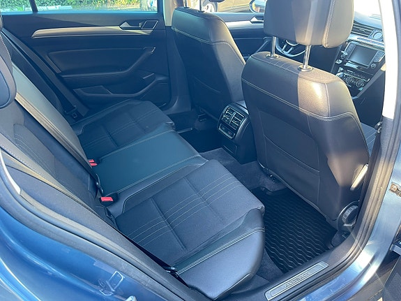 Volkswagen Passat Alltrack 6 of 8