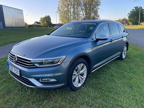 Volkswagen Passat Alltrack 2 of 8