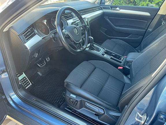 Volkswagen Passat Alltrack 5 of 8