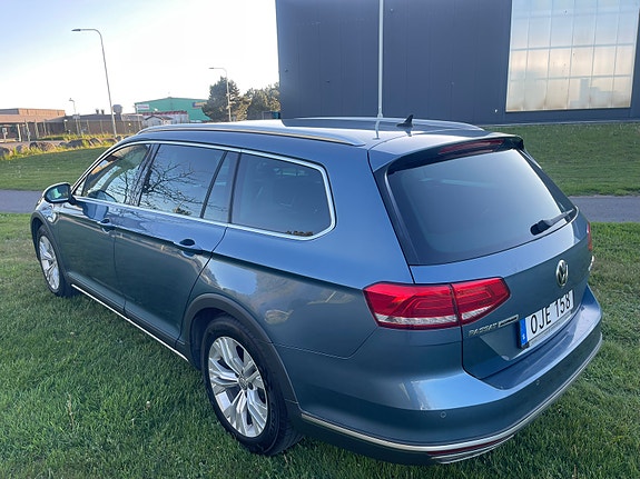 Volkswagen Passat Alltrack 3 of 8