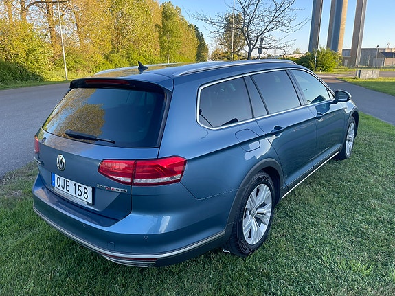 Volkswagen Passat Alltrack 4 of 8