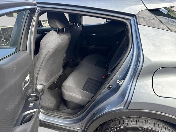 Toyota C-HR 13 of 15