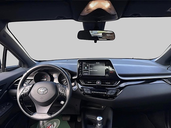 Toyota C-HR 9 of 15
