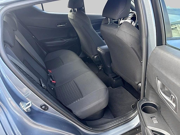 Toyota C-HR 8 of 15