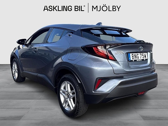 Toyota C-HR 3 of 15