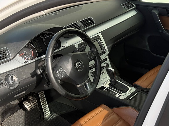Volkswagen Passat Alltrack 12 of 20