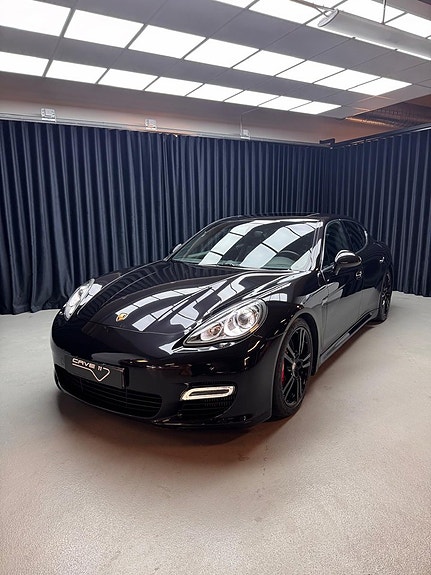 Porsche Panamera Turbo 3 of 21