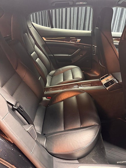 Porsche Panamera Turbo 18 of 21