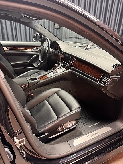 Porsche Panamera Turbo 20 of 21