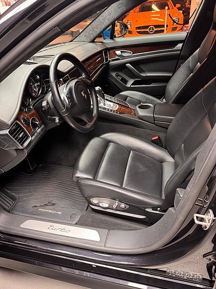 Porsche Panamera Turbo 12 of 21