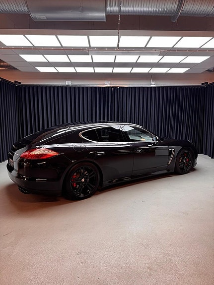 Porsche Panamera Turbo 5 of 21
