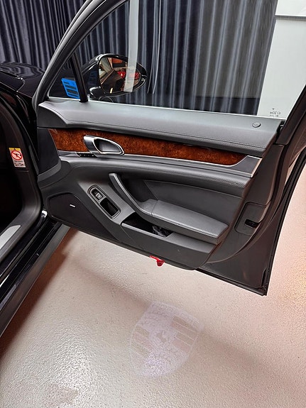 Porsche Panamera Turbo 19 of 21