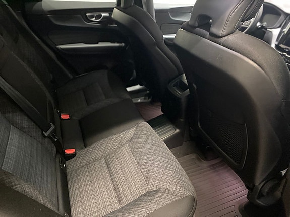 Volvo XC60 13 of 25