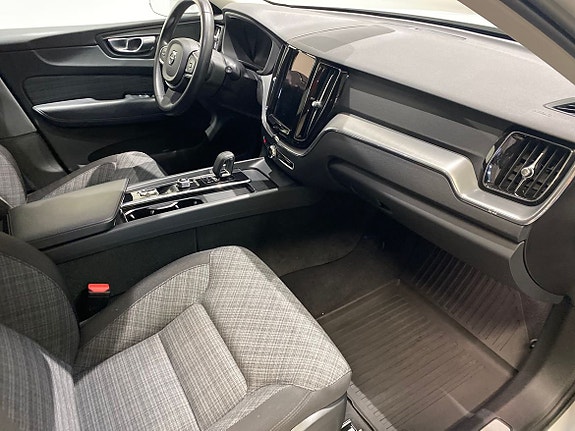 Volvo XC60 8 of 25