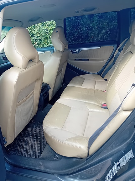 Volvo V70 8 of 10