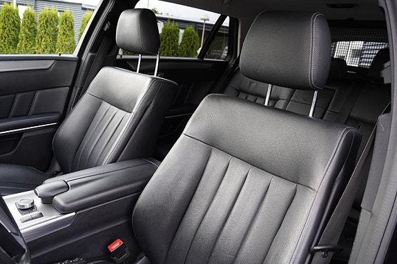 Mercedes-Benz E220 13 of 27