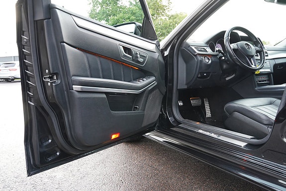 Mercedes-Benz E220 11 of 27