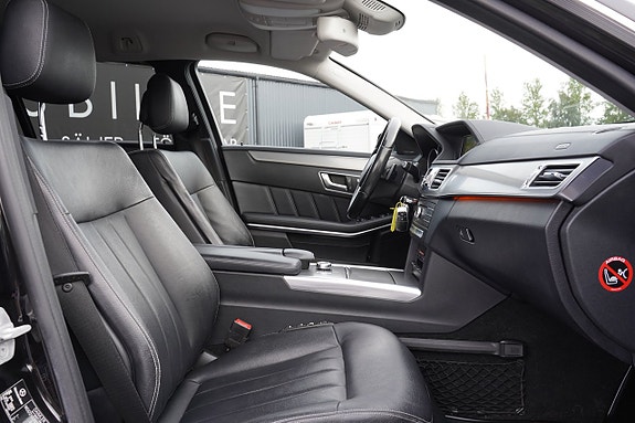 Mercedes-Benz E220 21 of 27