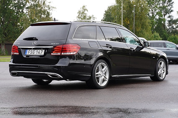 Mercedes-Benz E220 2 of 27