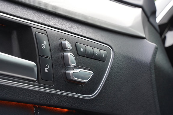 Mercedes-Benz E220 12 of 27