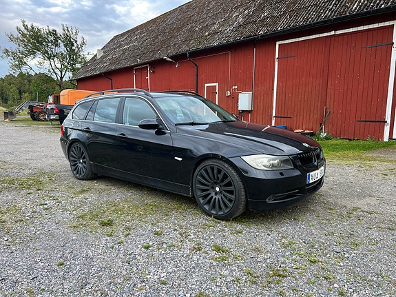 BMW 325i 2 of 7