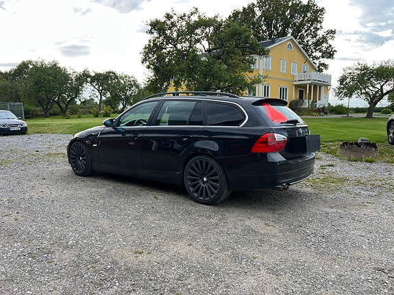 BMW 325i 3 of 7