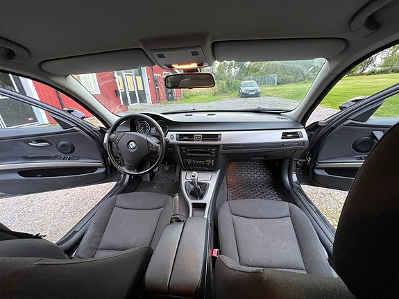 BMW 325i 5 of 7
