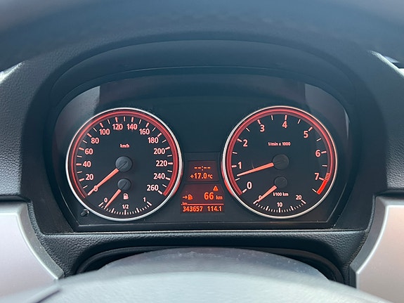 BMW 325i 6 of 7