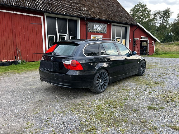 BMW 325i 4 of 7