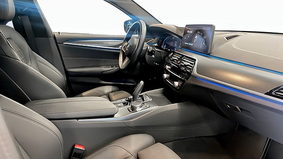 BMW 530e 3 of 11