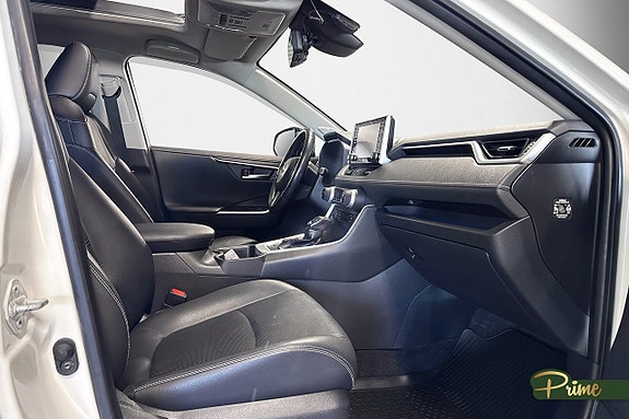 Toyota RAV4 11 of 17