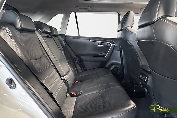 Toyota RAV4 12 of 17