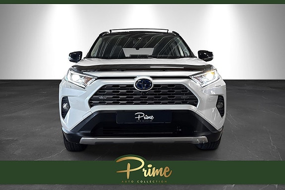 Toyota RAV4 4 of 17