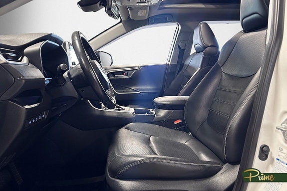 Toyota RAV4 6 of 17