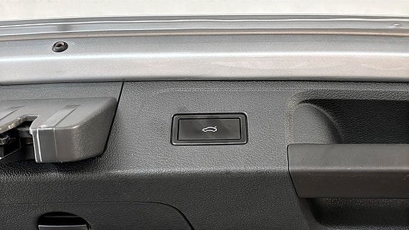 Volkswagen Passat 10 of 15