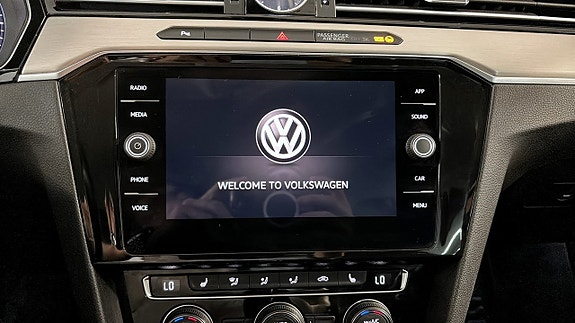 Volkswagen Passat 12 of 15