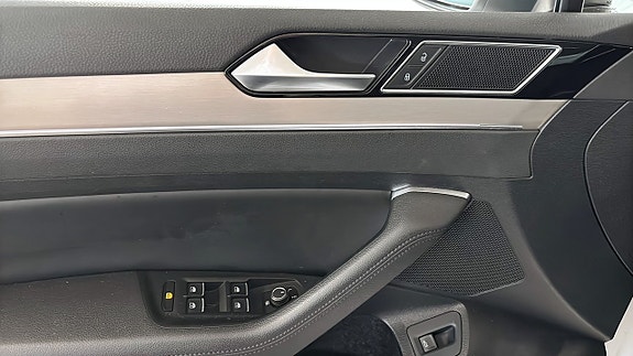 Volkswagen Passat 11 of 15