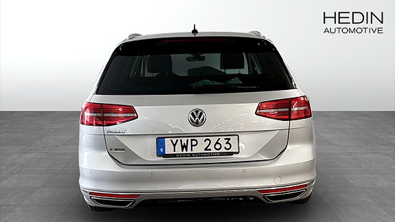Volkswagen Passat 7 of 15
