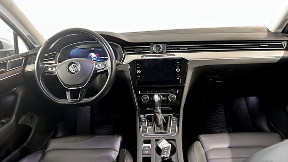 Volkswagen Passat 4 of 15
