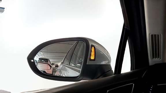 Volkswagen Passat 13 of 15