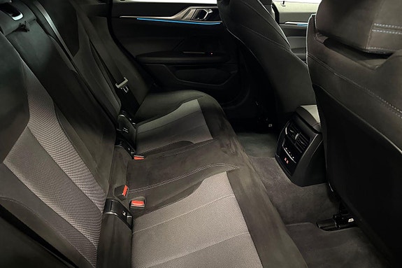 BMW i4 7 of 18
