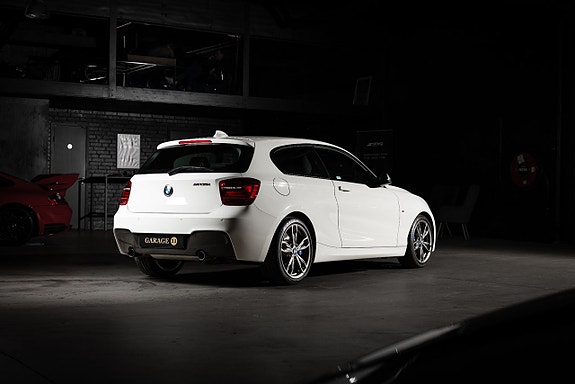 BMW M135i 7 of 28