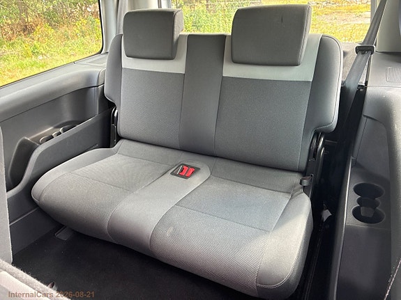 Volkswagen Caddy Maxi 18 of 30