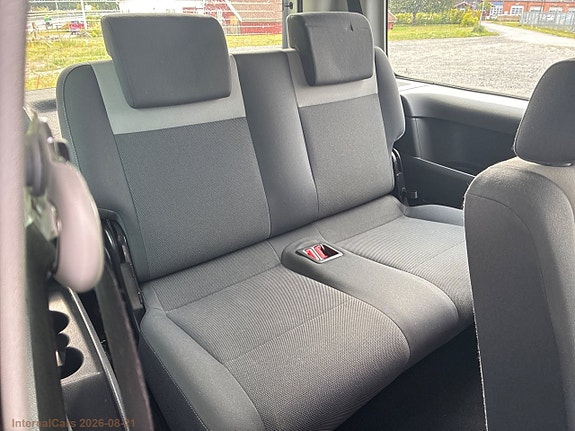 Volkswagen Caddy Maxi 19 of 30