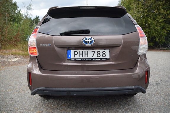Toyota Prius+ 4 of 23