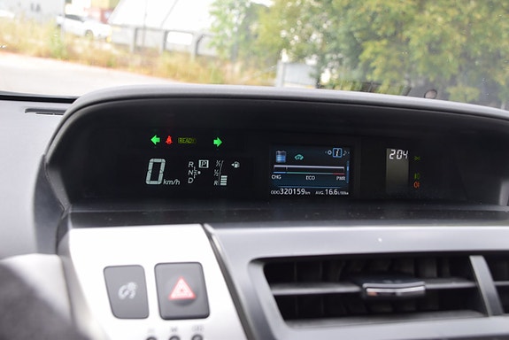 Toyota Prius+ 17 of 23